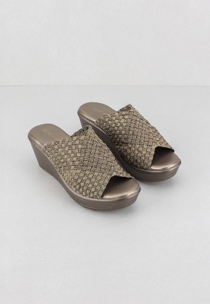 Lararossi Women Slippers Bronze