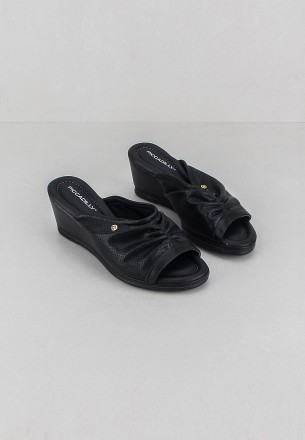 Piccadilly Women Slippers Black