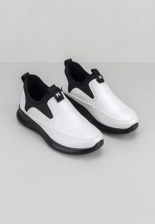 Walkmat Boys Slip Ons Black White